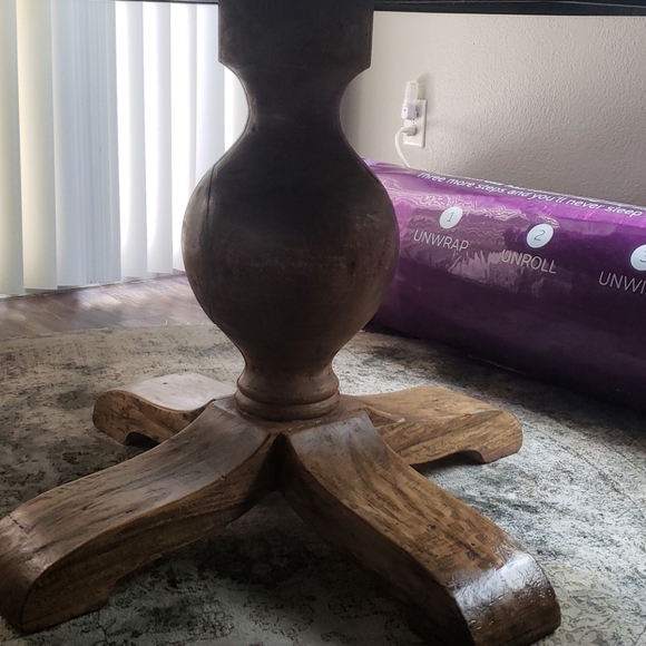 Dining room table - Picture 4 of 5